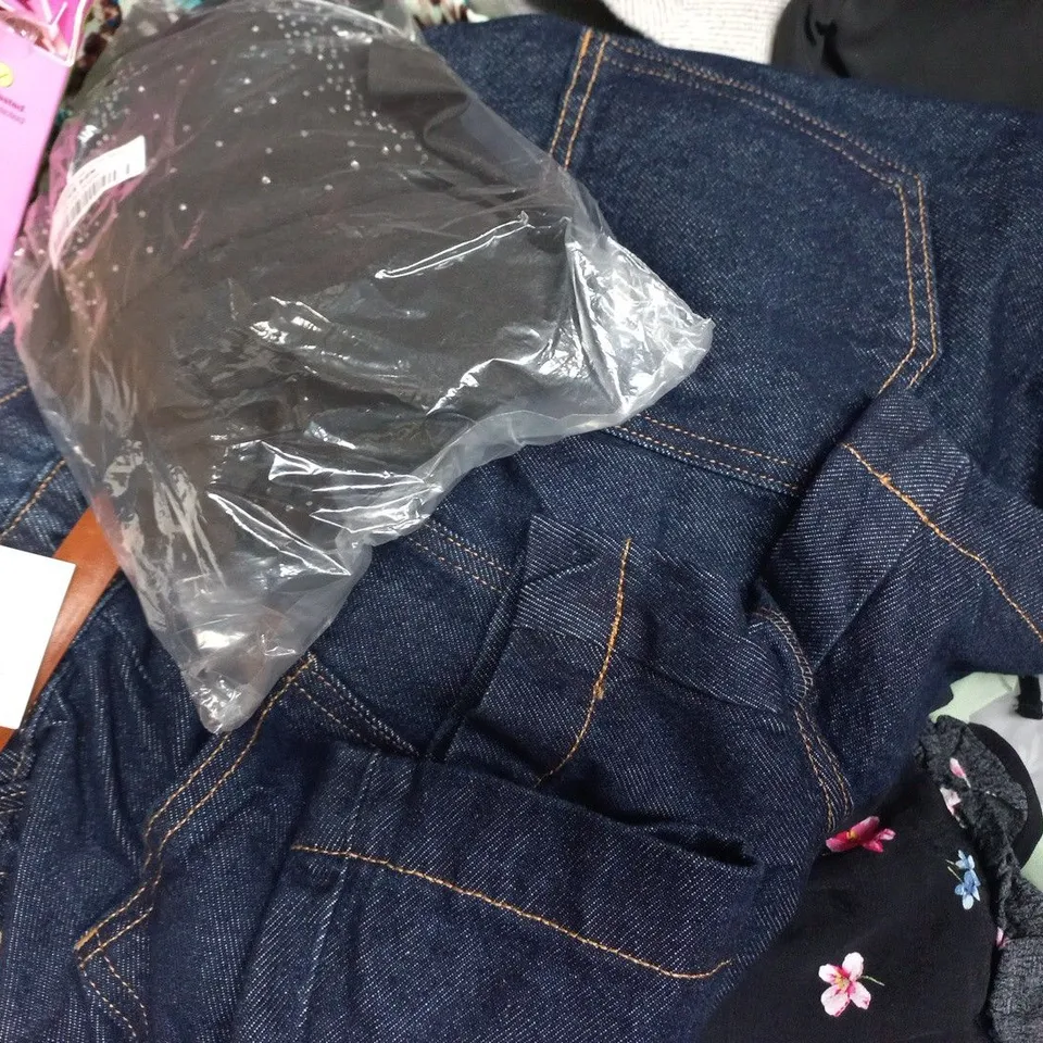 APPROXIMATELY 20 ASSORTED CLOTHING AND FASHION PRODUCTS IN VARIOUS STYLES AND SIZES - COLLECTION ONLY
