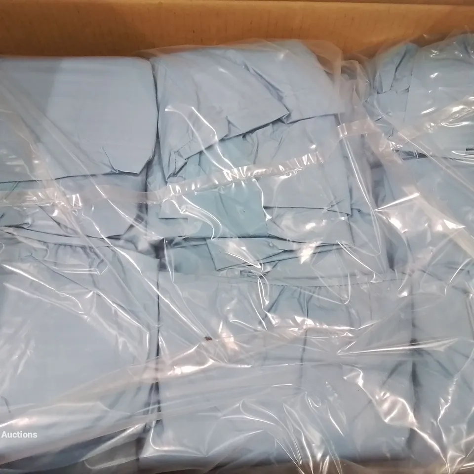 PALLET OF APPROXIMATELY 800 ASSORTED BRAND NEW MEDICARE LAMINATED NON STERILE GOWNS - SIZE XL