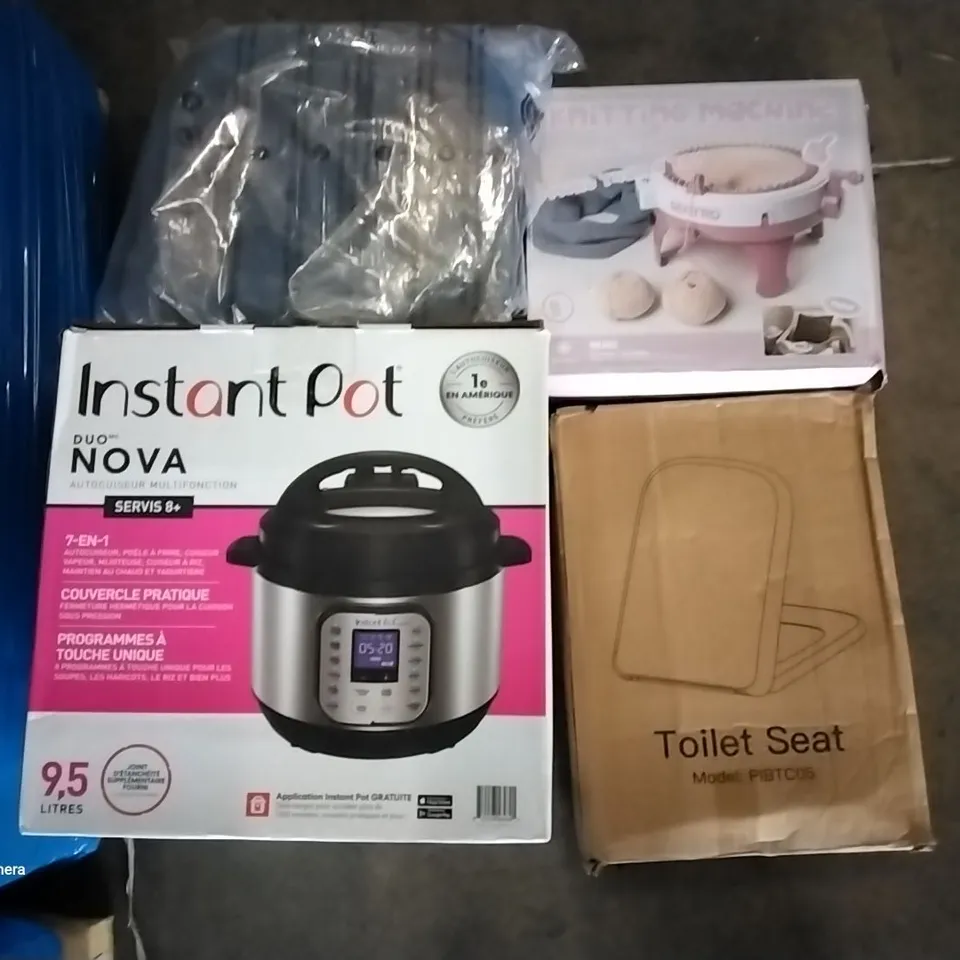 PALLET OF ASSORTED ITEMS INCLUDING TOILET SEAT, INSTANT POT MULTI-USE PRESSURE COOKER, KNITTING MACHINE, 4PK GREY SEAT CUSHIONS, OFFICE CHAIR, AUTUMNAL WREATH 