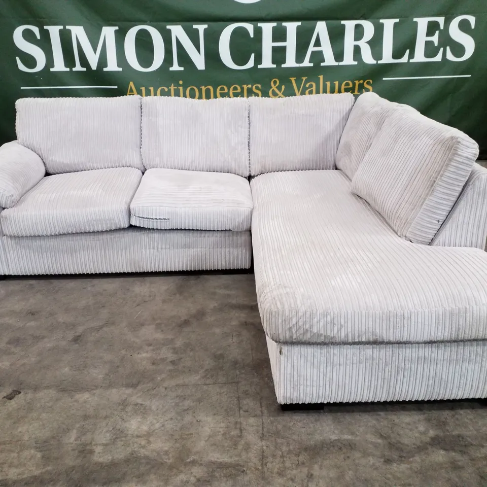 QUALITY DESIGNER CORNER SOFA WITH RHF CHAISE - WHITE CORDUROY FABRIC