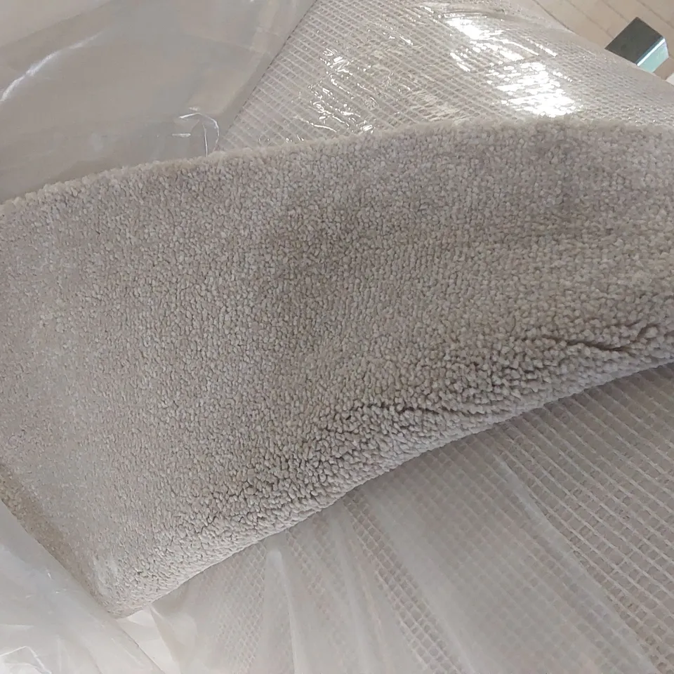 ROLL OF QUALITY EC FREEDOM ISSUE CARPET - APPROXIMATELY 4 x 9m