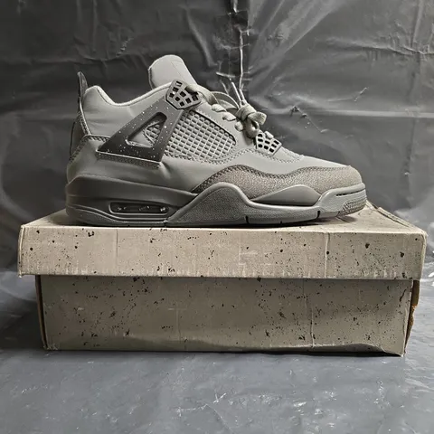 BOXED PAIR OF NIKE AIR JORDAN 4 RETRO SHOES IN GREY SIZE UK 7