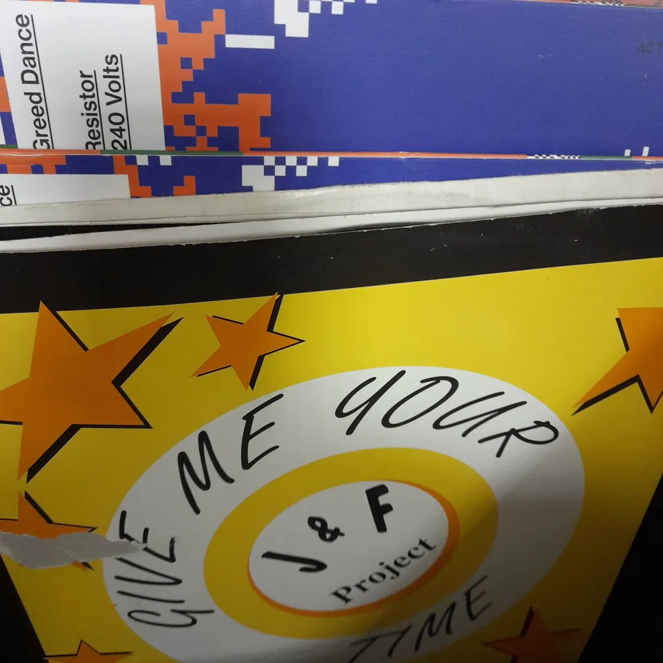 LOT OF APPROX 8 ASSORTED VINYLS TO INCLUDE DISNEY MARY POPPINS SONGS FROM THE FILM, BOB DYLAN THE DEFINITIVE COLLECTION, U.S.U.R.A DRIVE ME CRAZY MIX, ETC
