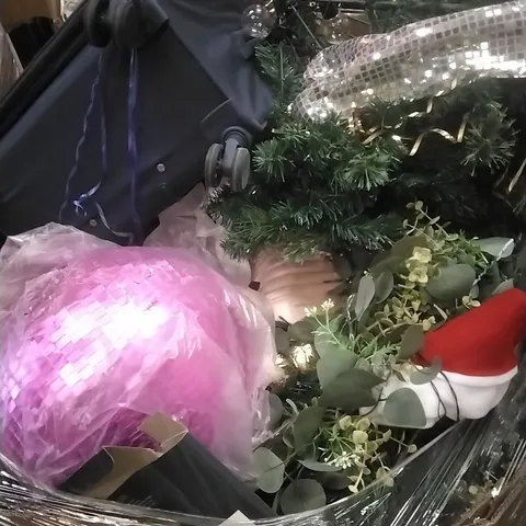 PALLET TO CONTAIN PALLET OF ASSORTED GOODS WHICH INCLUDE;CHRISTMAS DECORATIONS, SUITCASES ETC