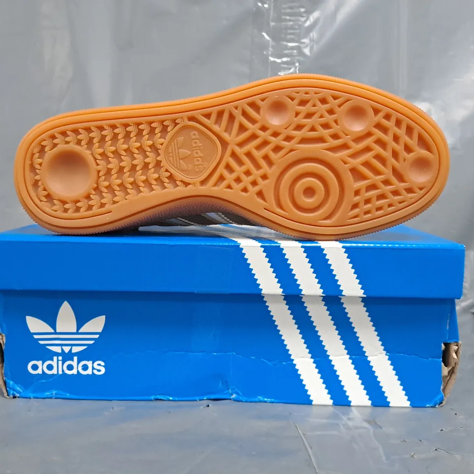 BOXED PAIR OF ADIDAS HANDBALL SPEZIAL J SHOES IN TAUPE SIZE UK 4