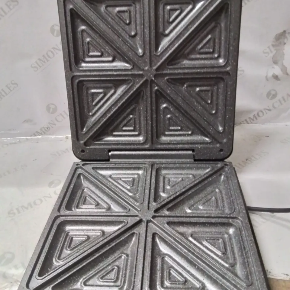 TOWER 4 SLICE TOASTIE MAKER