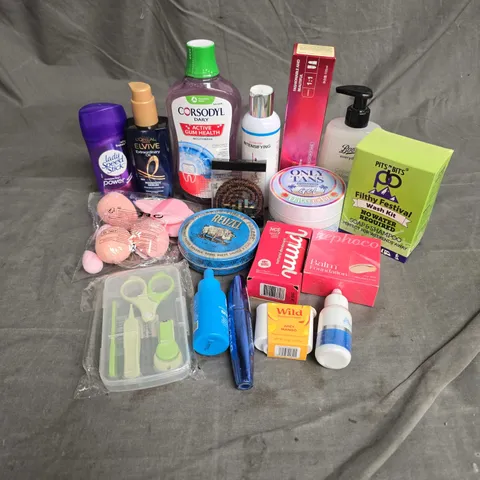 APPROXIMATELY 20 ASSORTED HEALTH & BEAUTY PRODUCTS TO INCLUDE - ONLYTANS INTENSIFYING GEL - GHOSTBOND WIG GLUE - NUUD DEODORANT - ETC