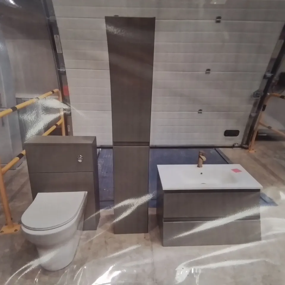 PALLET OF ASSORTED BATHROOM CABINETS AND FITTINGS