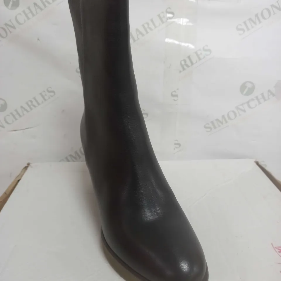 BOXED MODA IN PELLE AMBALINE BLACK LEATHER BOOTS - SIZE 8