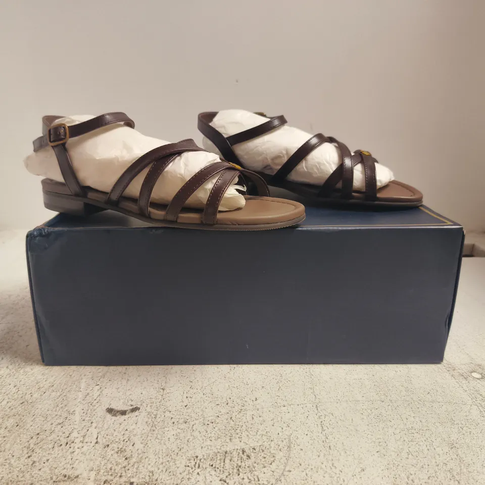 BOXED PAIR OF FAIRFAX & FAVOR WOMENS ST. IVES SANDALS IN MAHOGANY LEATHER SIZE UK 5