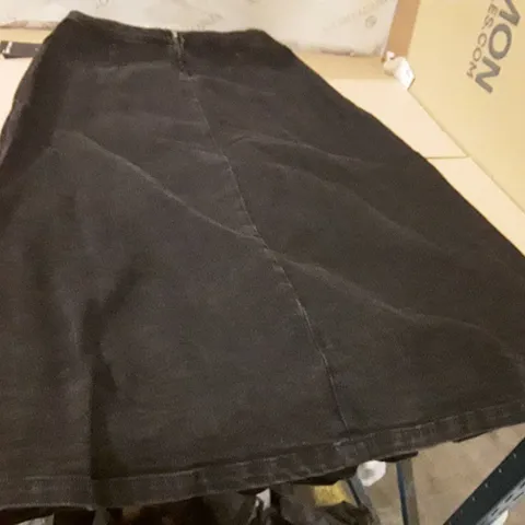 BOXED BRAND NEW JDWILLIAMS DENIM PLEAT SKIRT SIZE 10 BLACK COLOUR APPROXIMATELY 13 PIECES