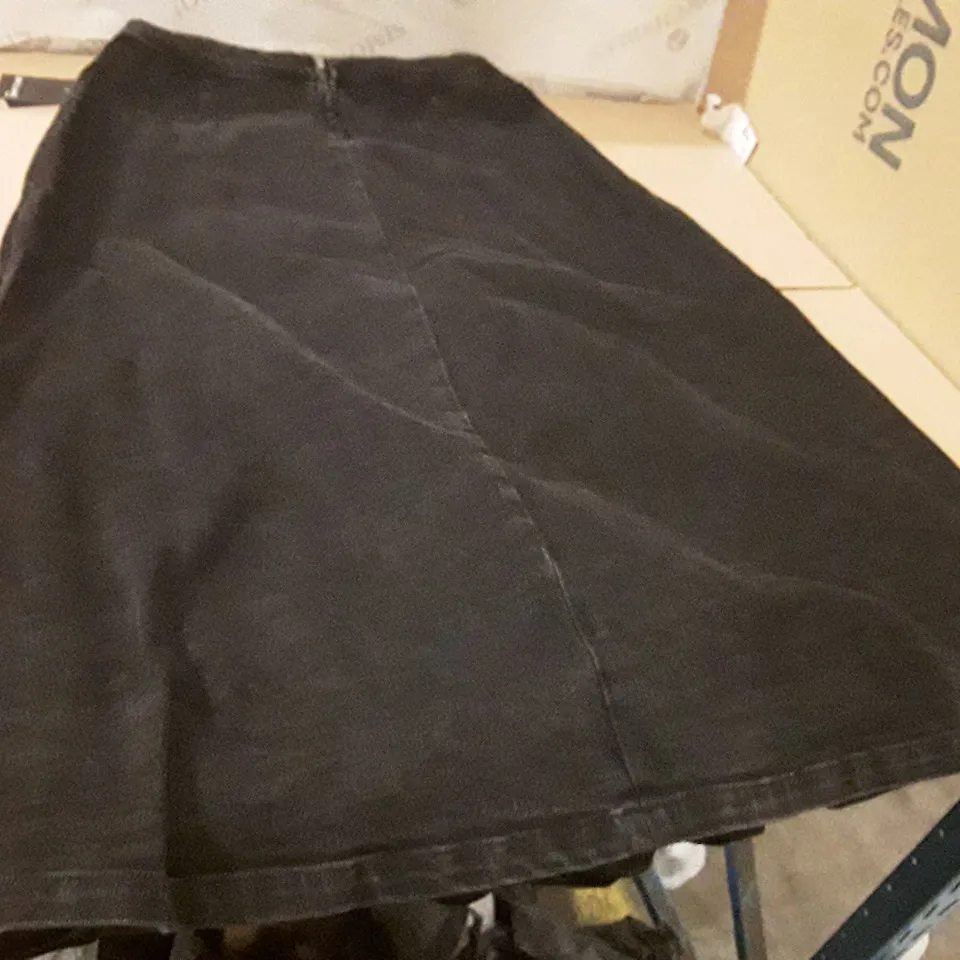 BOXED BRAND NEW JDWILLIAMS DENIM PLEAT SKIRT SIZE 10 BLACK COLOUR APPROXIMATELY 13 PIECES 