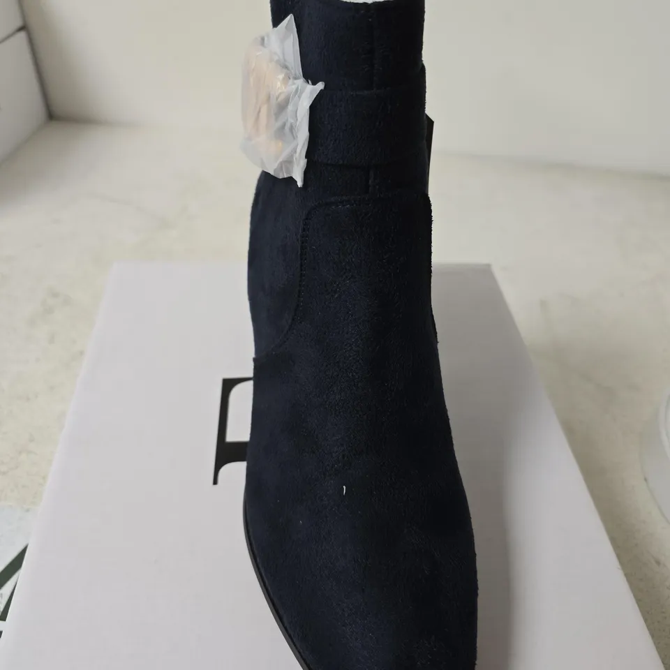 E SHOES BY EMMA ZELDA NAVY SUEDE ANKLE BOOTS – UK 8