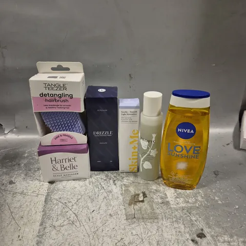 APPROXIMATELY 20 HEALTH AND BEAUTY PRODUCTS TO INCLUDE TROPIC TOING ESSENCE, NIVEA SHOWER GEL AND A TANGLE TEEZER BRUSH