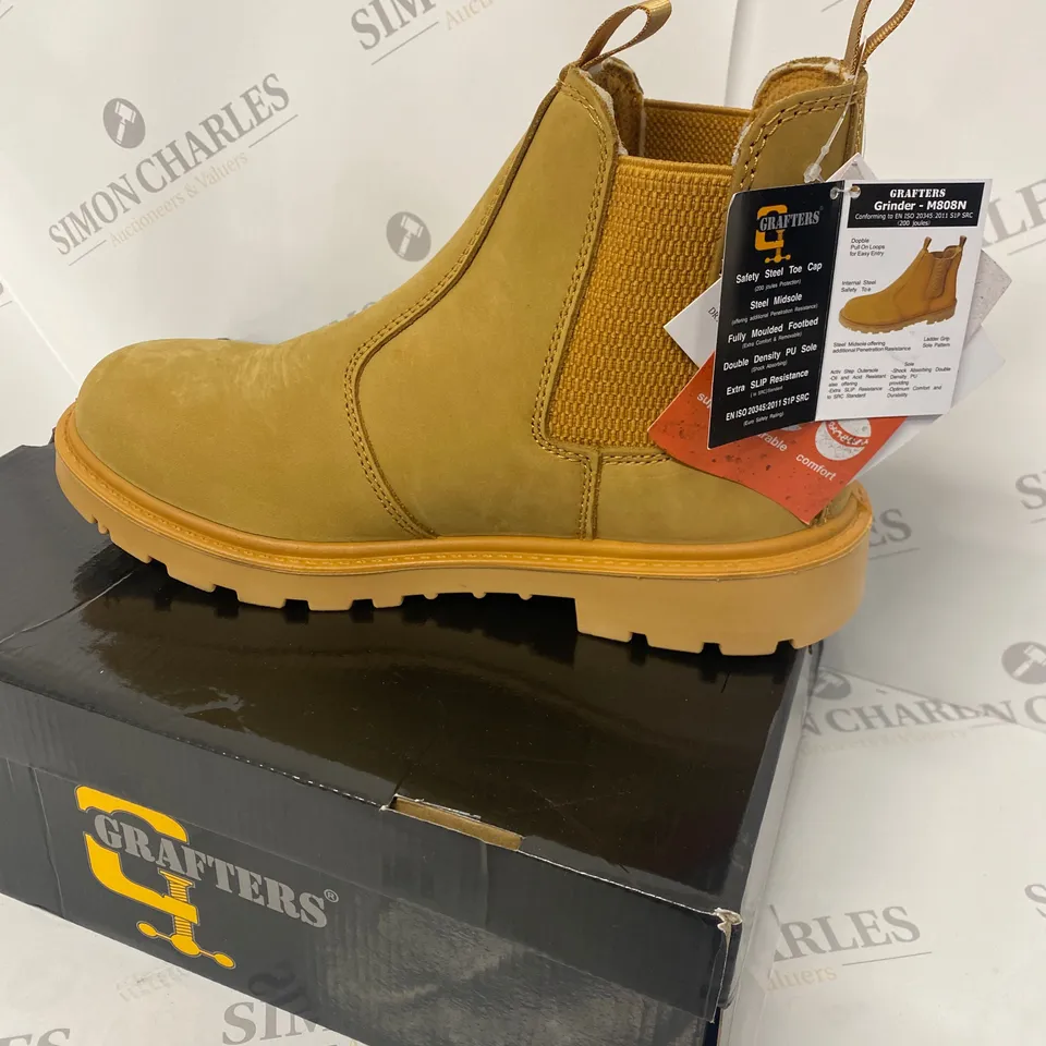 BOXED PAIR OF GRAFTERS WORK BOOTS SIZE 10