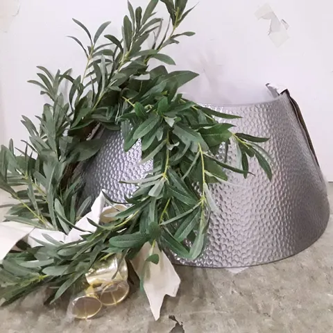 BOX CONTAINING APPROXIMATELY 5 BRAND NEW SILVER METAL TREE SKIRT & 3 BRAND NEW BELL WREATH 