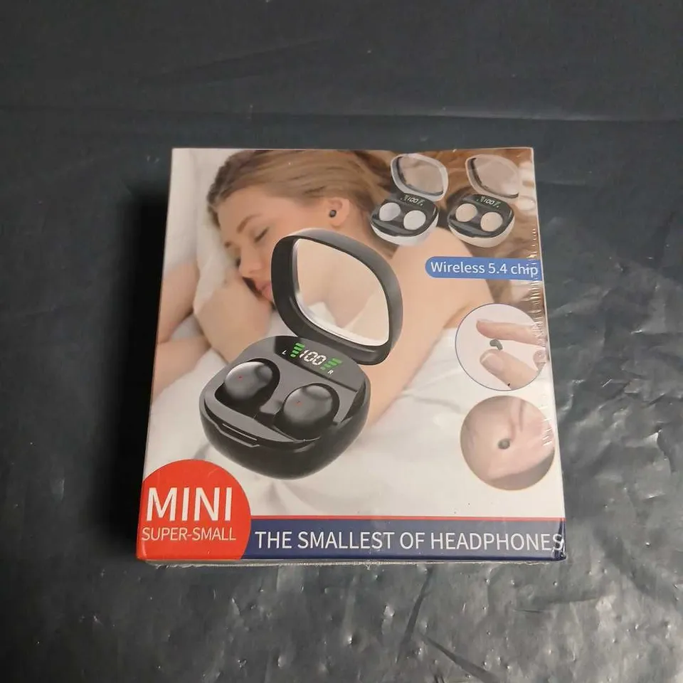 MINI WIRELESS EARBUDS WITH CHARGING CASE – THE SMALLEST HEADPHONES