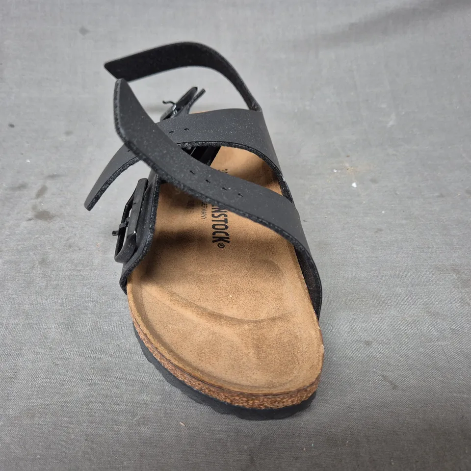 BOXED PAIR OF BIRKENSTOCK MILANO SANDALS IN BLACK UK SIZE 5.5