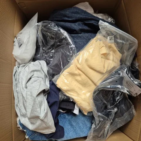 LARGE BOX OF APPROXIMATELY 25 ASSORTED CLOTHING ITEMS IN VARIOUS COLOURS, STYLES AND SIZES - COLLECTION ONLY