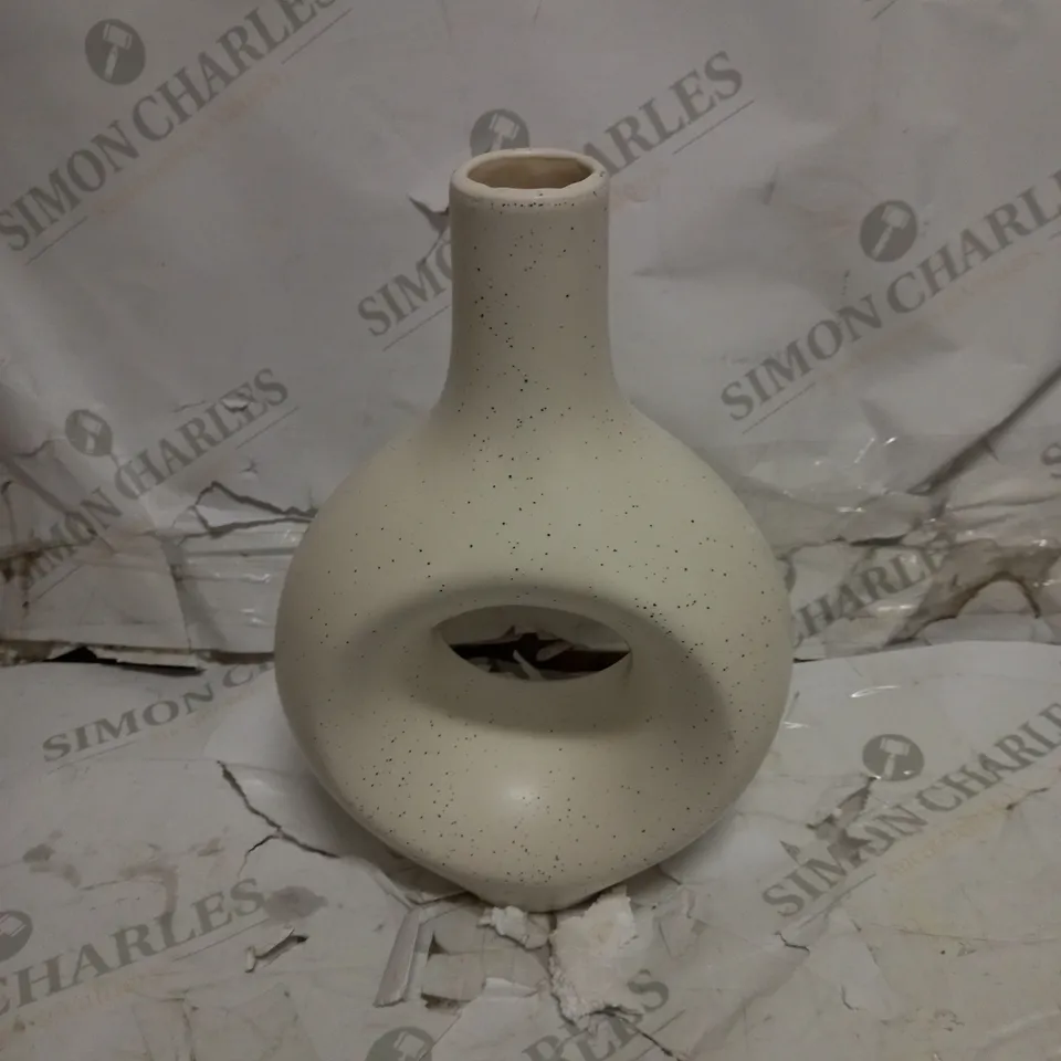 AYLA DONUT VASE  RRP £20