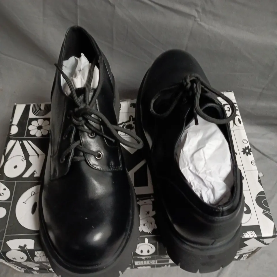 BOXED KOI PINEMOON MENS BLACK LACE UP SHOES IN BLACK - UK 9
