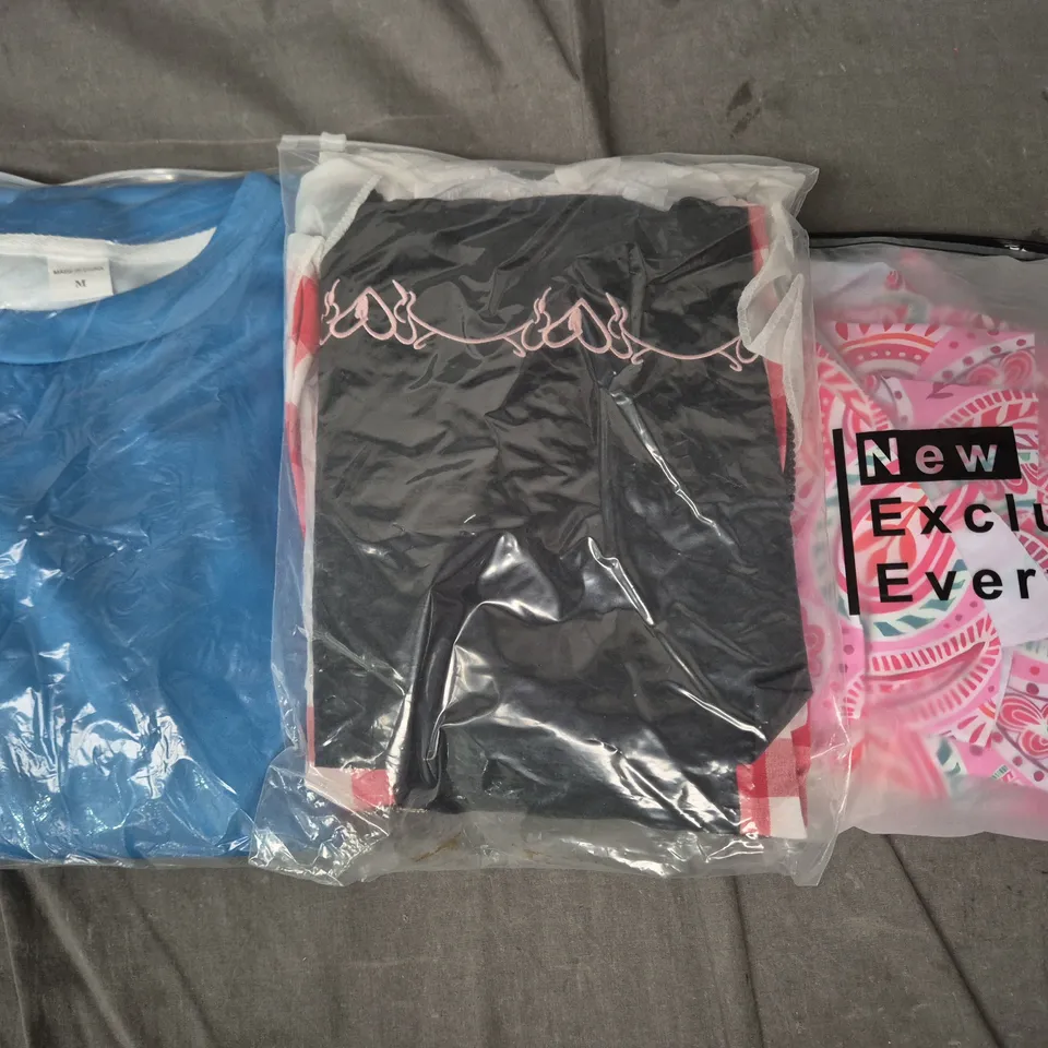 APPROXIMATELY 25 ASSORTED CLOTHING AND FASHION PRODUCTS IN VARIOUS STYLES AND SIZES - COLLECTION ONLY