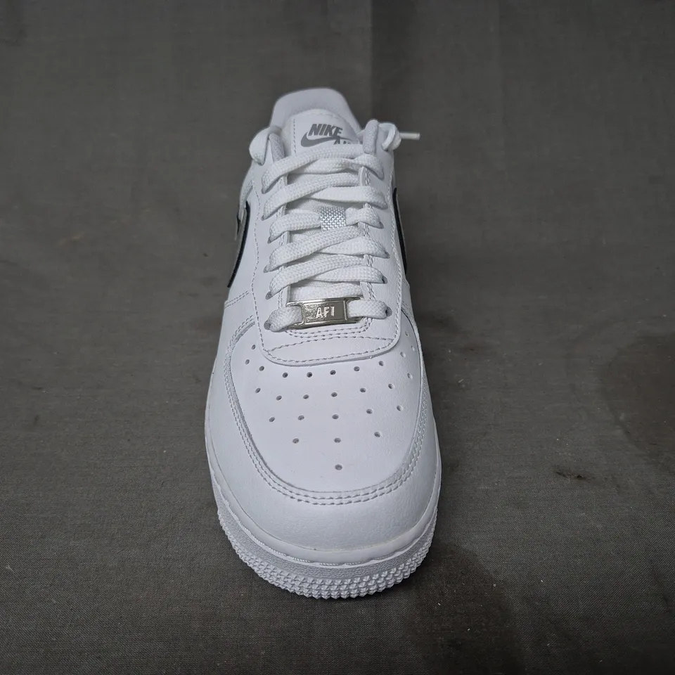 BOXED PAIR OF NIKE WOMEN'S AIR FORCE 1 '07 ESS SHOES IN WHITE/METALLIC SILVER UK SIZE 6