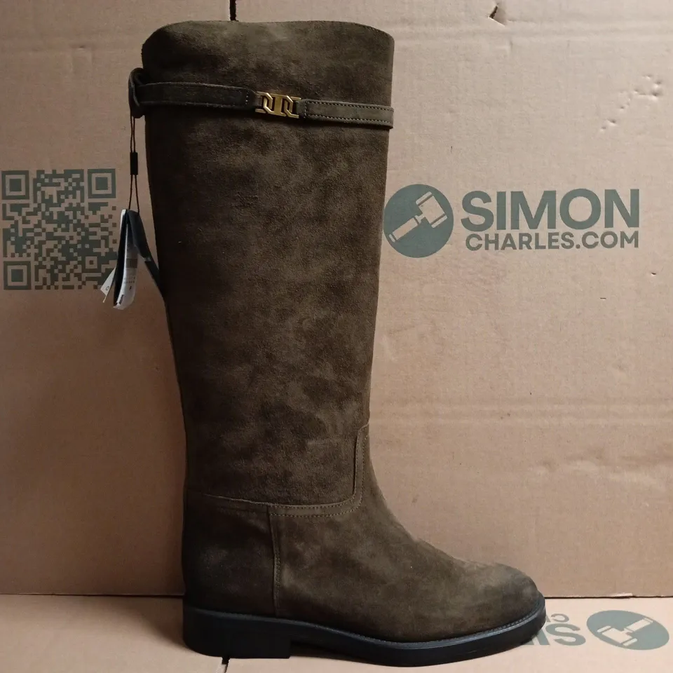 BOXED PAIR OF MASSIMO DUTTI COUNTRY BOOTS IN DARK SAGE SIZE UK 7