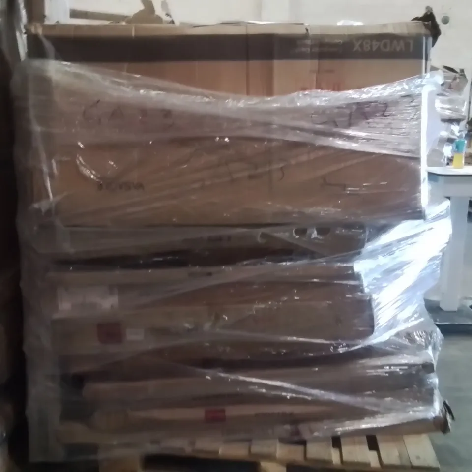 PALLET OF ASSORTED HOUSEHOLD GOODS AND PRODUCTS TO INCLUDE;COMPUTER DESK,TRAMPOLINE PAD,DESK