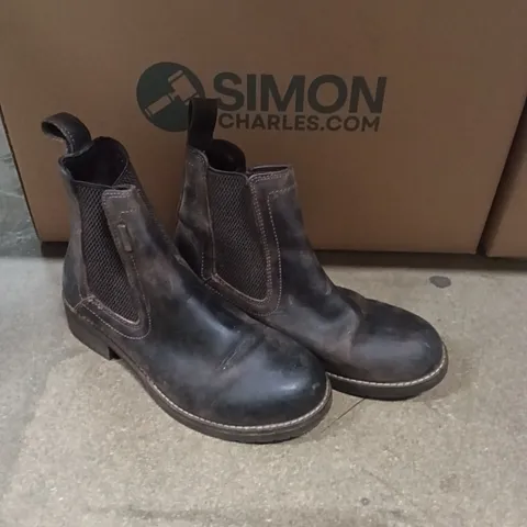 MEN'S BLACK LEATHER CHELSEA BOOTS, UK 4 (EU 37) 