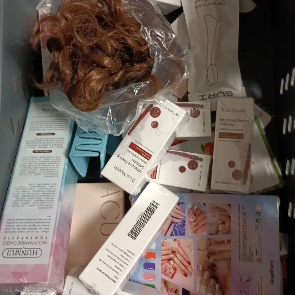 APPROXIMATELY 15 ASSORTED HEALTH & BEAUTY PRODUCTS TO INCLUDE ELECTRIC TOOTHBRUSH, COLLAGEN CREAM, WOW DREAM COAT ETC 