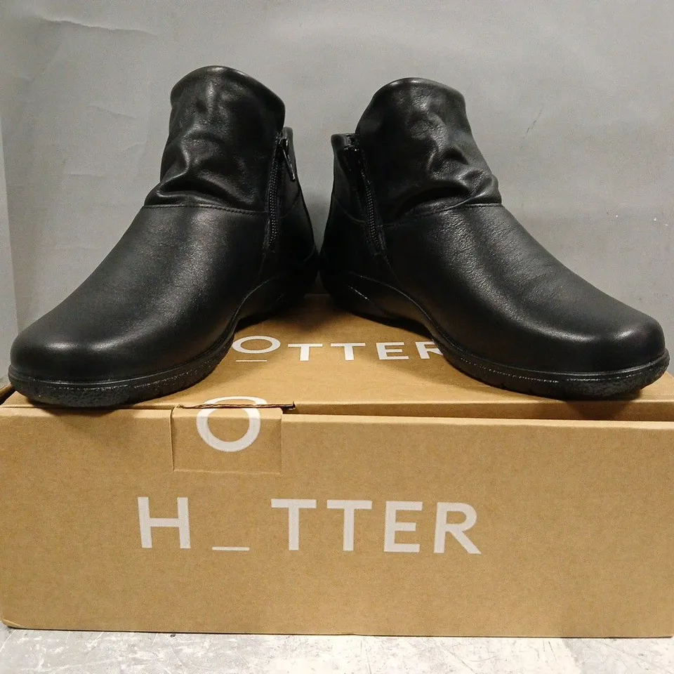 BOXED PAIR OF HOTTER MURMUR SIDE-ZIP SHOES IN BLACK SIZE UK 4