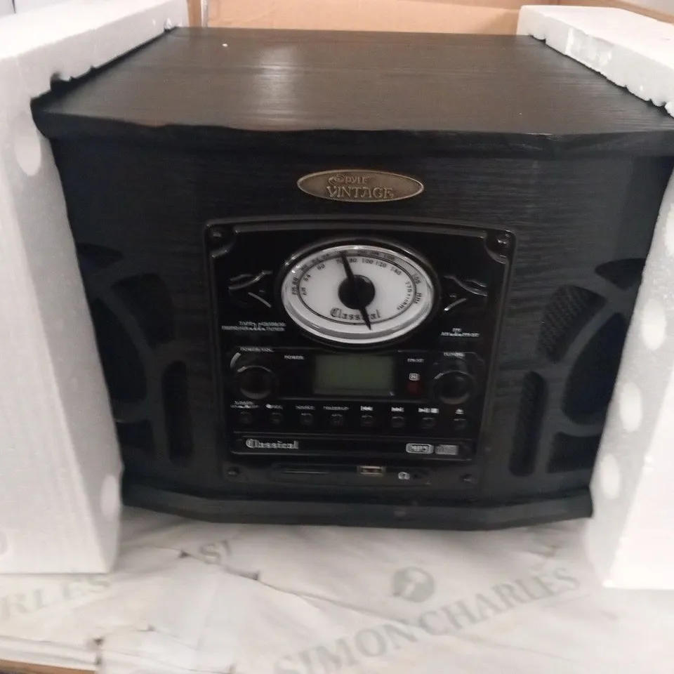 BOXED PYLE VINTAGE PTCDS7UI VINTAGE TURNTABLE WITH CD/CASSETTE/RADIO/AUX-IN/USB/SD/MP3 AND VINYL TO MP3 ENCODING