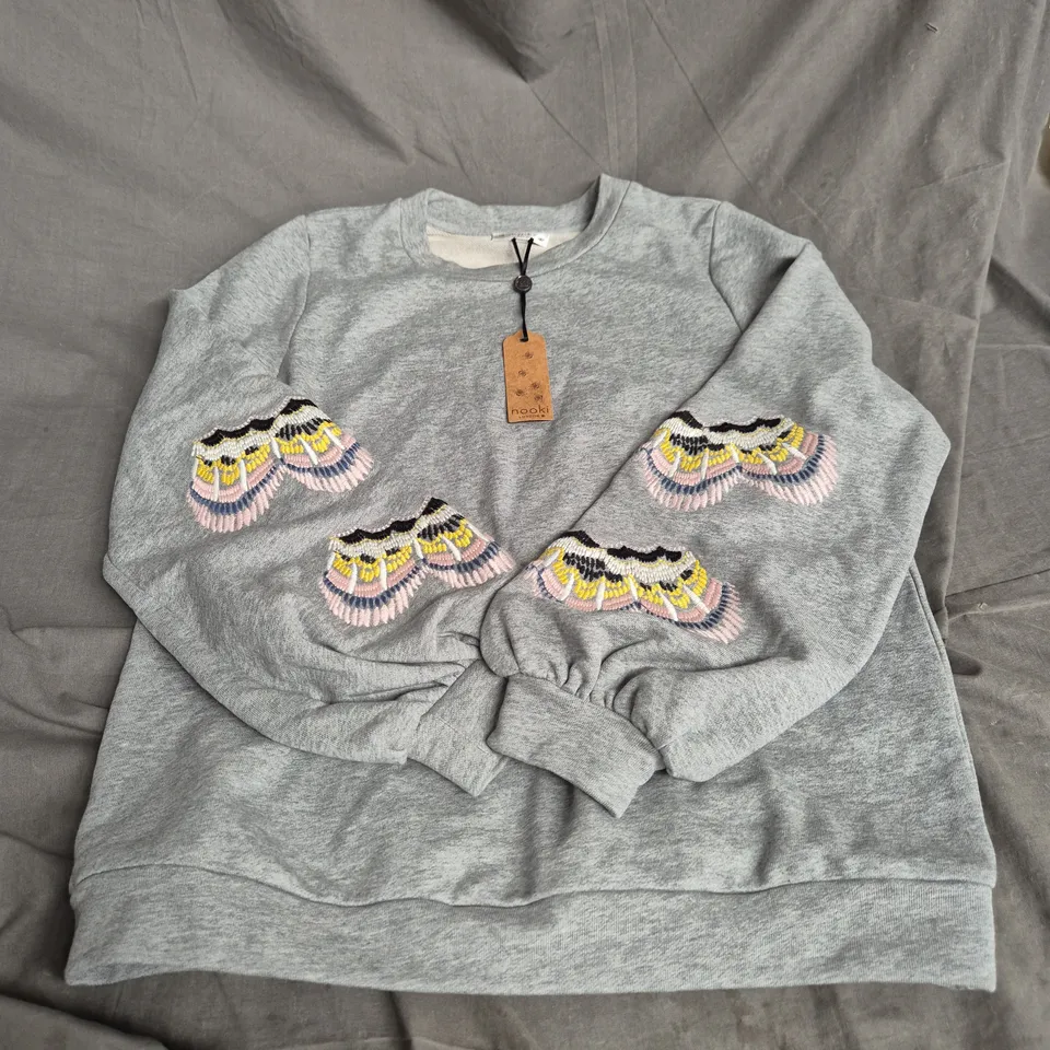 NOOKI LONDON BARTLEY SWEATER – GREY, SIZE S