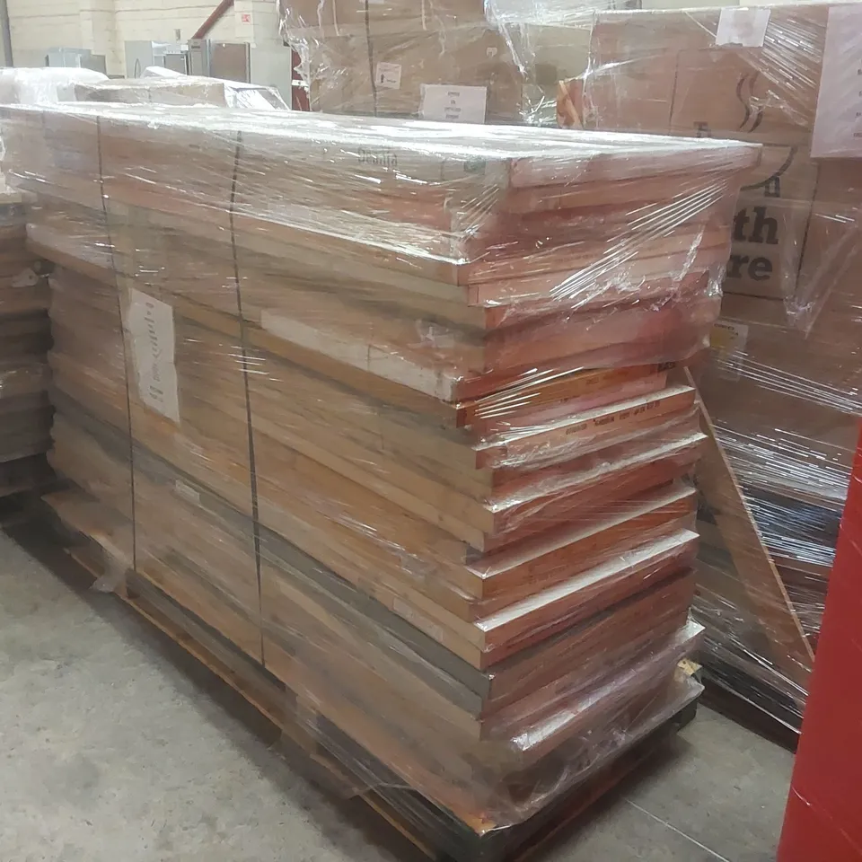 PALLET CONTAINING APPROXIMATELY 30x MIXED DESIGNER INTERNAL HOUSE DOORS
