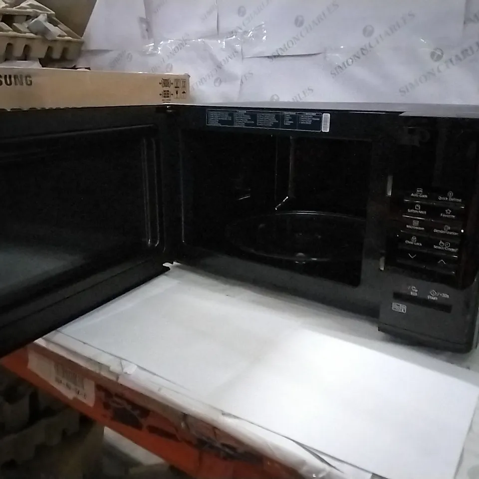 BOXED SAMSUNG MICROWAVE OVEN 