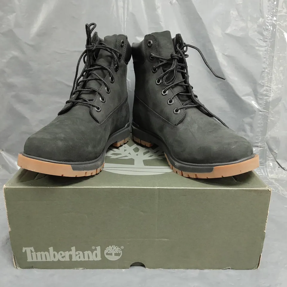 BOXED PAIR OF TIMBERLAND ANKLE BOOTS IN BLACK SIZE UK 10