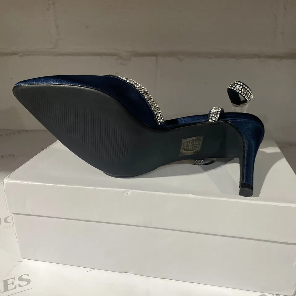 BOXED PAIR OF QUIZ NAVY STUDDED HEELS SIZE 5