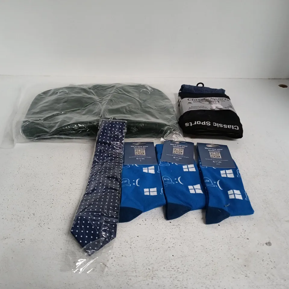 BOX OF APPROXIMATELY 30 ASSORTED CLOTHING ITEMS TO INCLUDE GREEN BAG, CLASSIC SPORTS BOXERS, SOCKS, TIE ETC