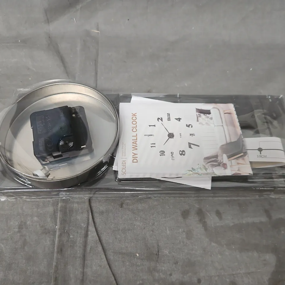 BOXED SOLEI DIY WALL CLOCK