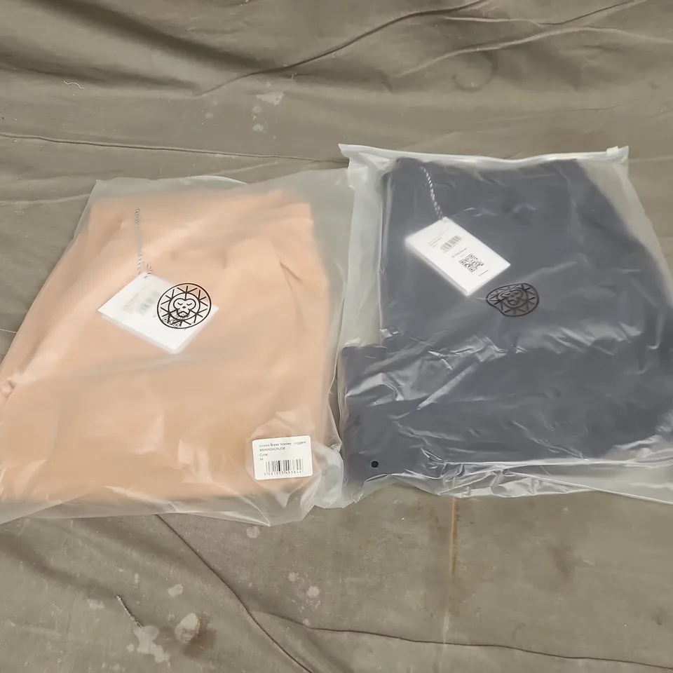 APPROXIMATELY 26 ASSORTED BAGGED CLOTHING ITEMS IN VARIOUS SIZES TO INCLUDE MENS GET YOUR COLD ON SHORTS IN NAVY & UNISEX BRASS MONKEY JOGGERS IN CORAL