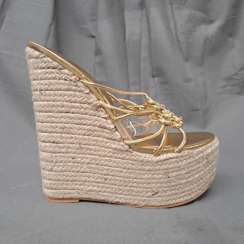 BOXED PAIR OF DESIGNER HIGH WEDGE SANDALS IN METALLIC GOLD SIZE 6