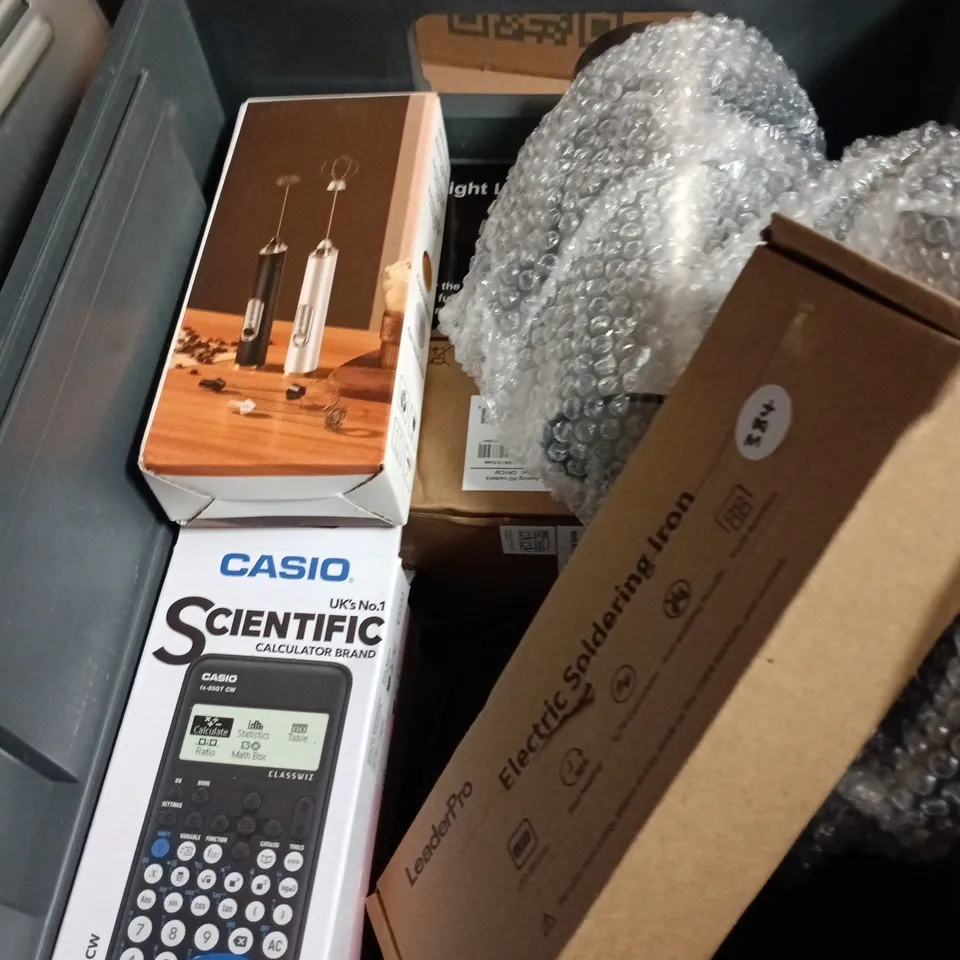 APPROXIMATELY 15 ASSORTED ELECTRICAL ITEMS INCLUDING ELECTRIC MILK FROTHER , CASIO SCIENTIFIC CALCULATOR AND MINI SMART WIFI PLUG 