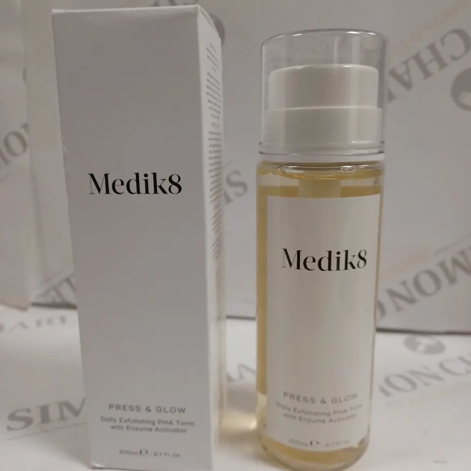 BOXED MEDIK8 PRESS & GLOW DAILY EXFOLIATING TONIC - 200ML