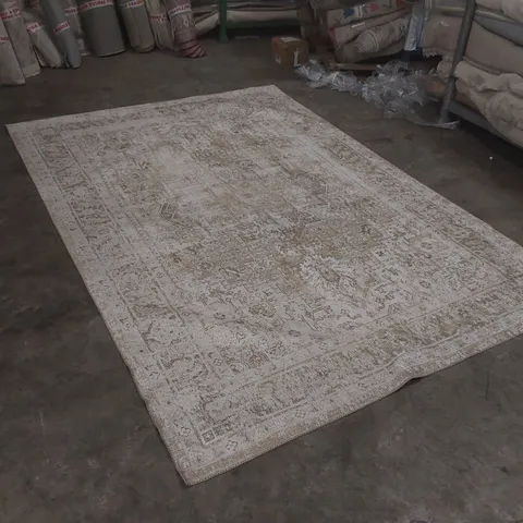 QUALITY DESIGNER PATTERNED RUG - APPROXIMATELY 285 x 198cm