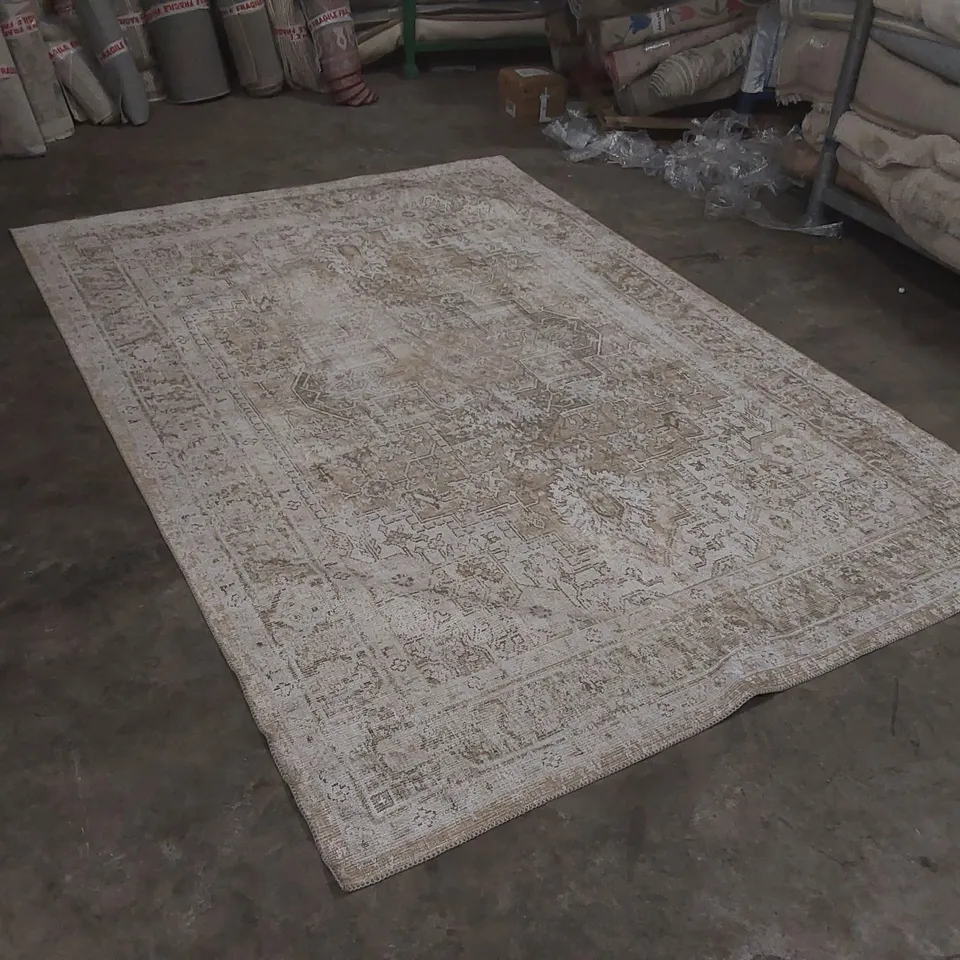 QUALITY DESIGNER PATTERNED RUG - APPROXIMATELY 285 x 198cm