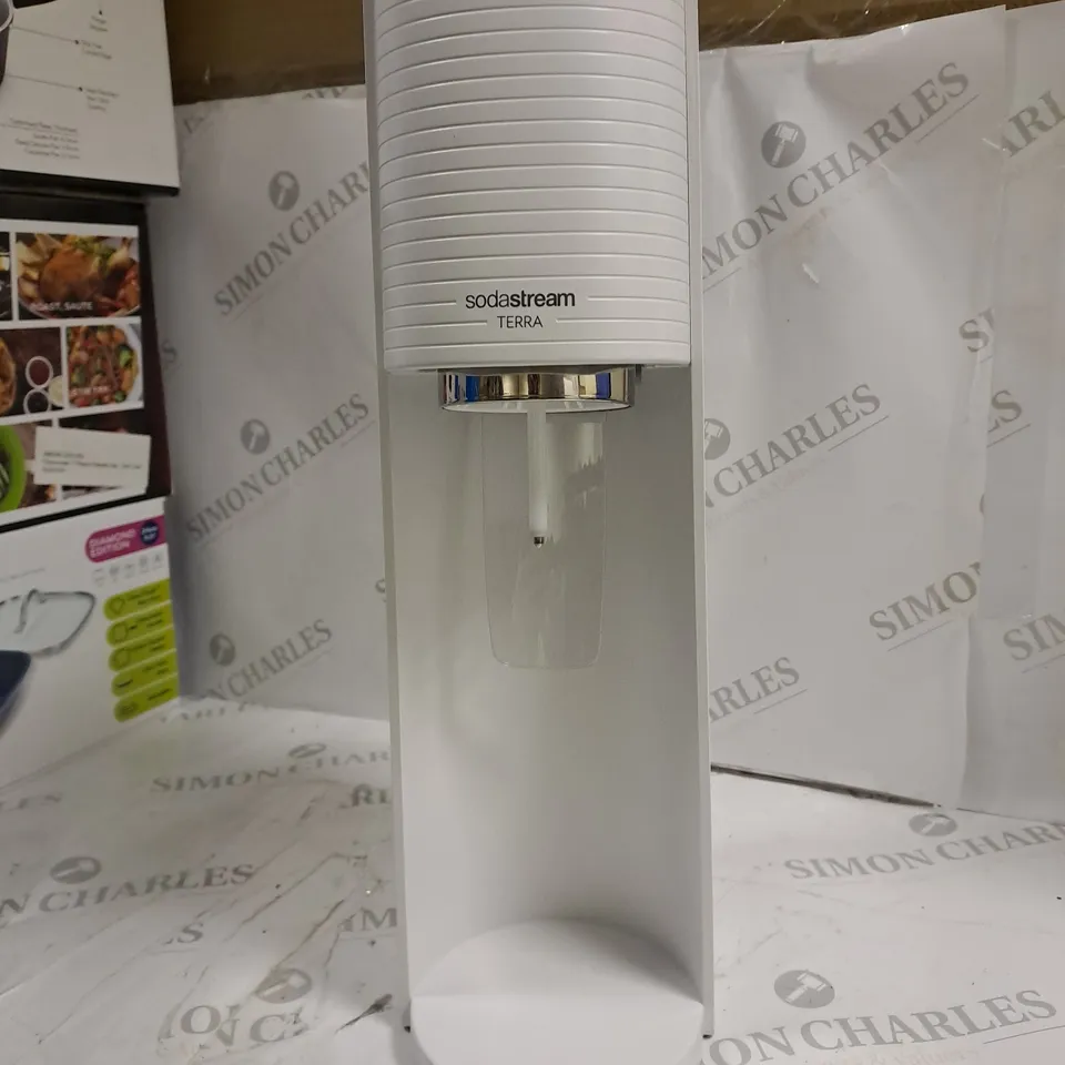 BOXED SODASTREAM SPIRIT ONE TOUCH SPARKLING WATER MAKER