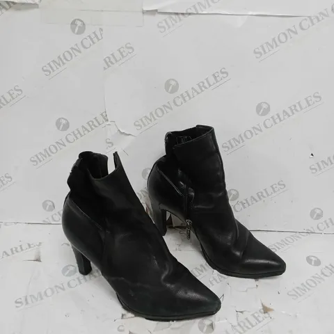 UNBOXED PAIR OF RUTH LANGSFORD PLATFORM LEATHER ANKLE BOOT - BLACK - UK 6