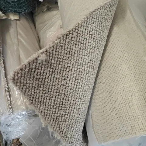 QUALITY BAGGED AND ROLLED SISAL WEAVE STYLE CARPET IN FLAXEN - APPROXIMATELY LENGTH 3M WIDTH 4M 