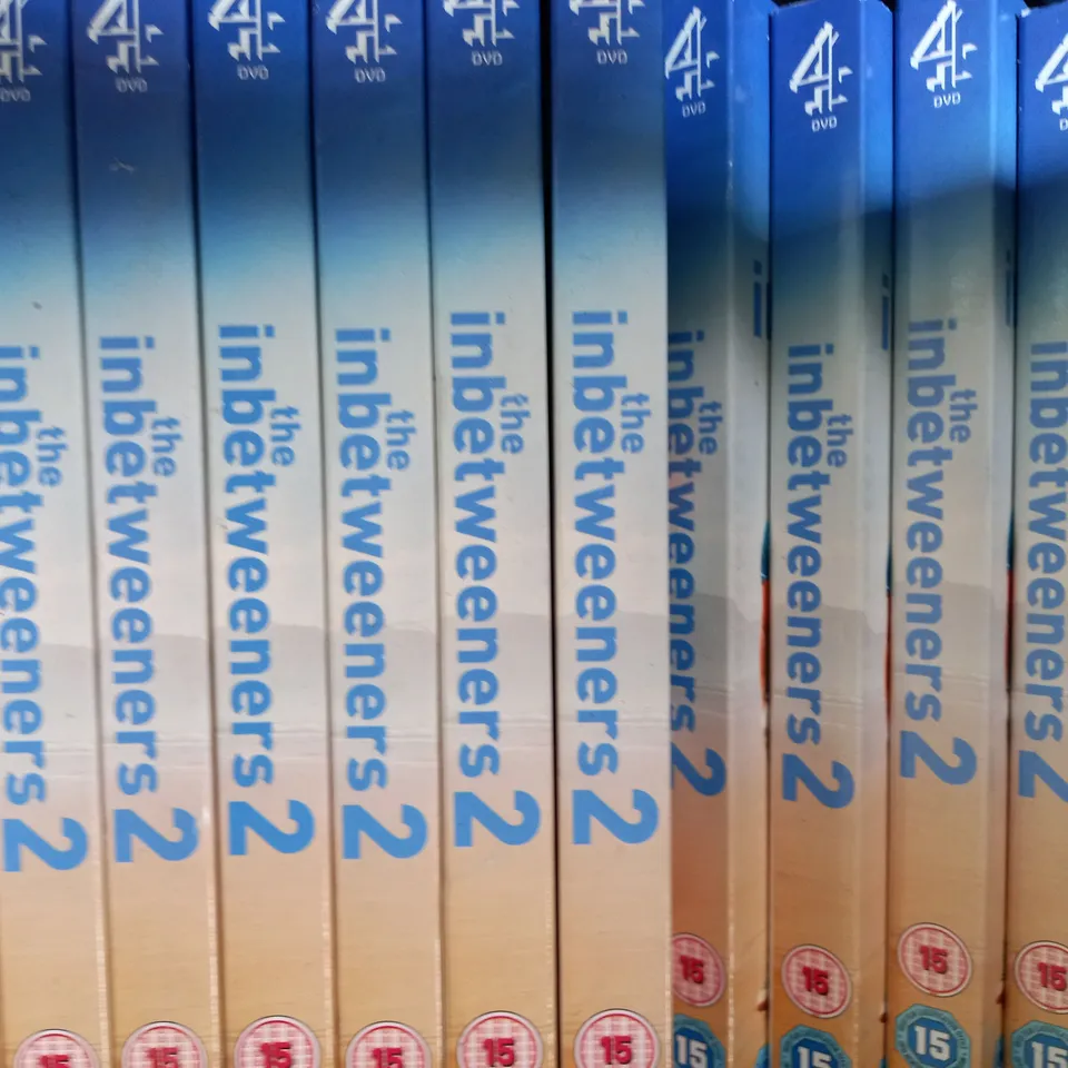 LOT OF APPROXIMATELY 18 THE INBETWEENERS 2 DVDS